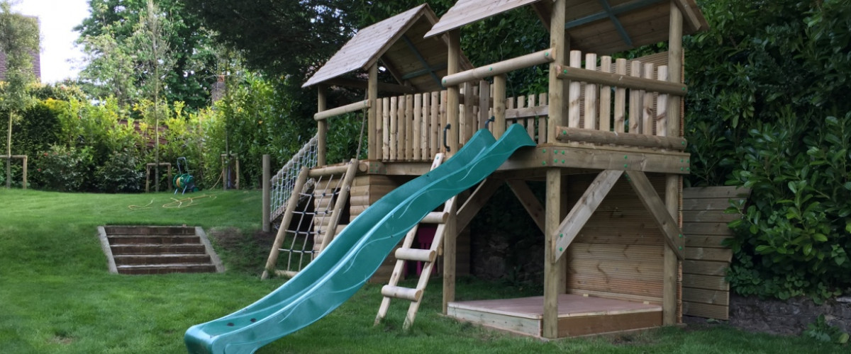 Double-Wooden-Twin-Tower-With-Ramp