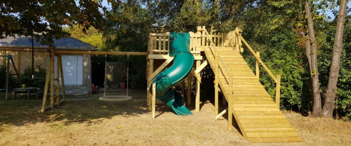 Split Level Play Platform with Zip Wire